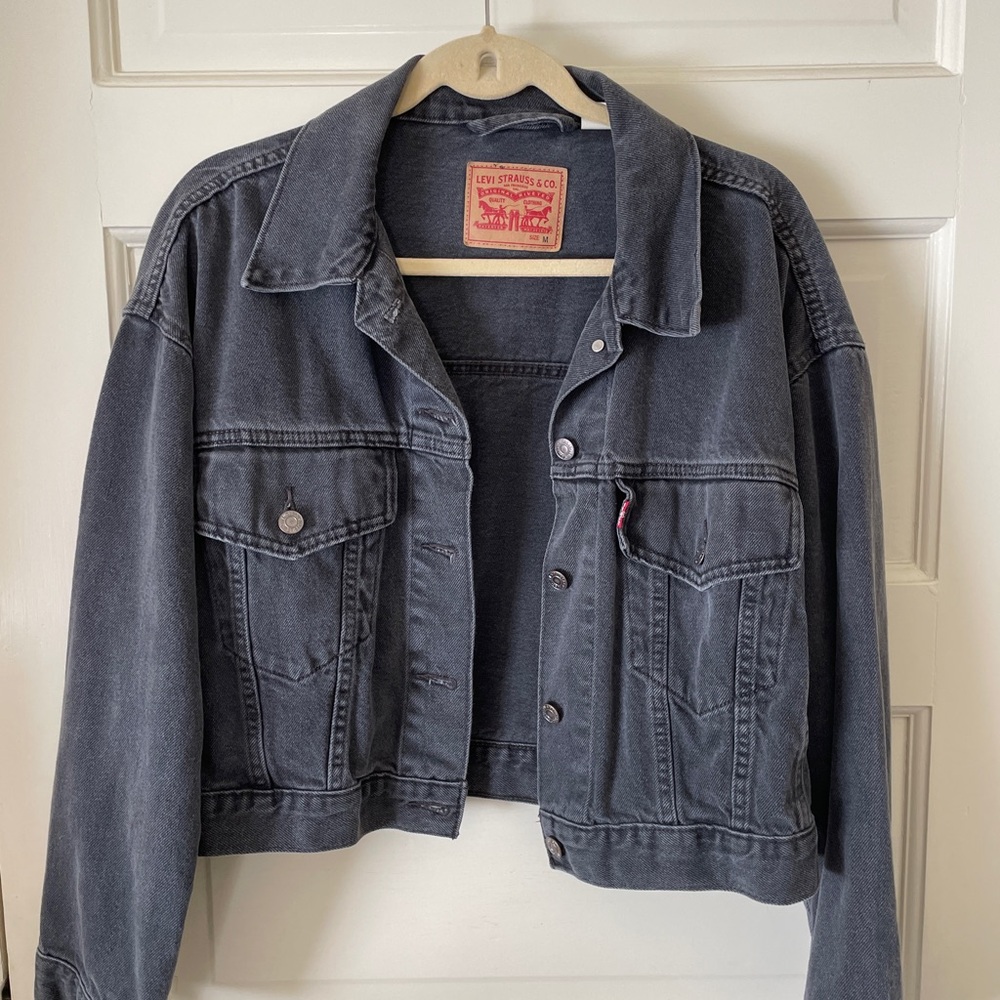 Levi's Women's cropped Dark Gray Denim Jacket
